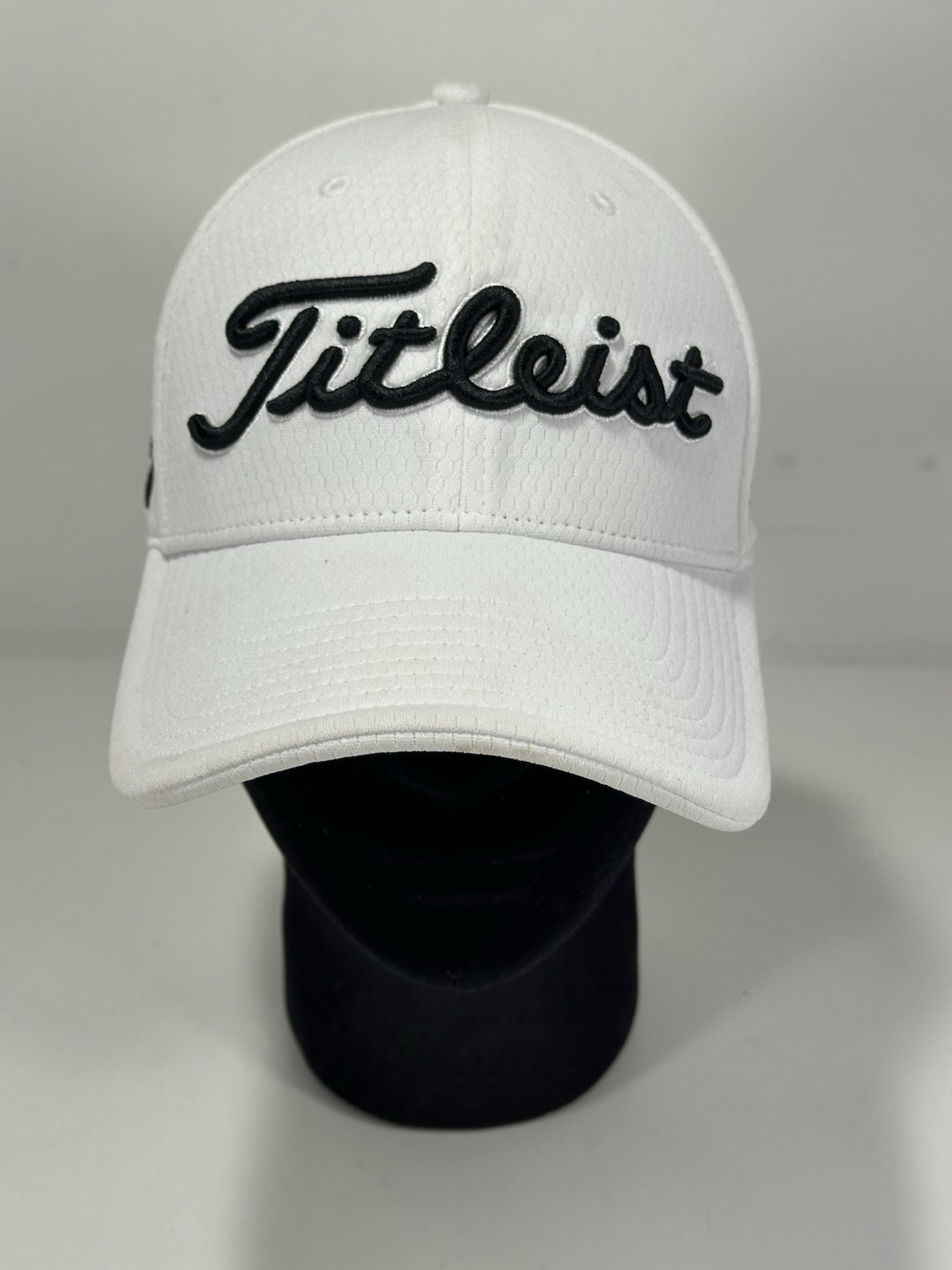Titleist Pro V1 Footjoy Hat Strap Back White Mens Adjustable Golf Embroidered