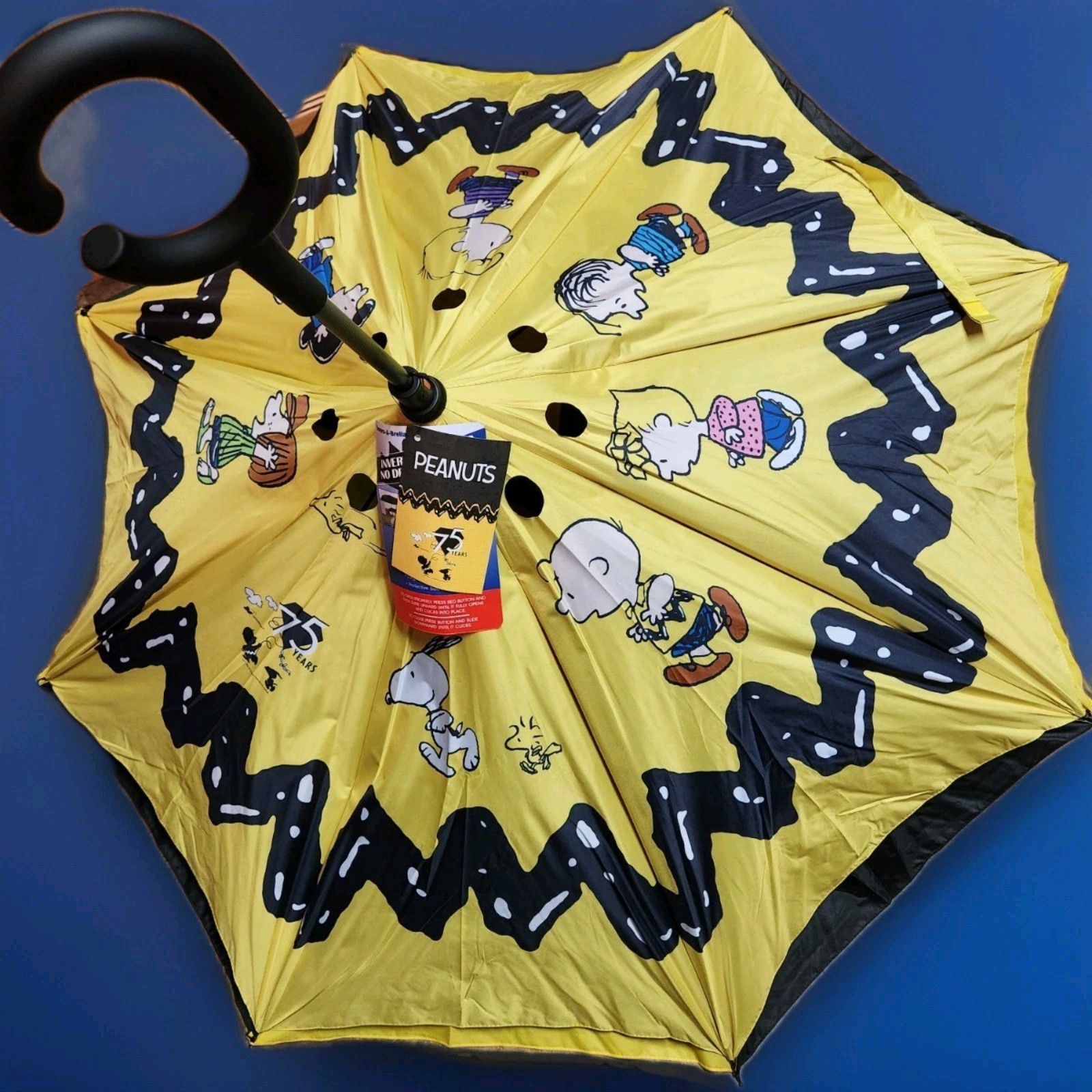 Peanuts Gang 75th Anniversary XL Revers-A-Brella Inverted C Handle 43 In.