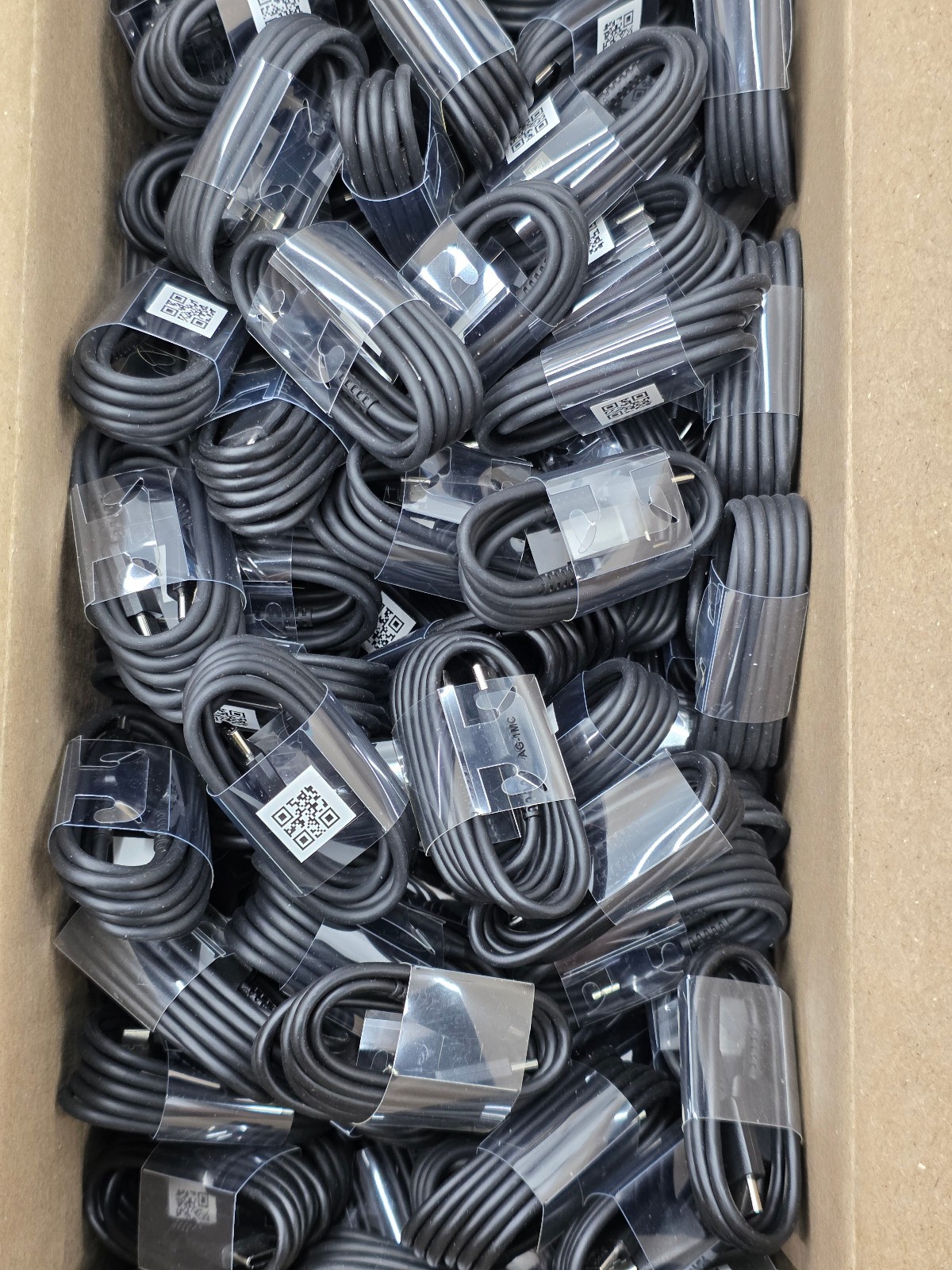Lots of 100 - Assorted OEM USB-C to USB-C Charging Cables - 1m Black - Open-Box