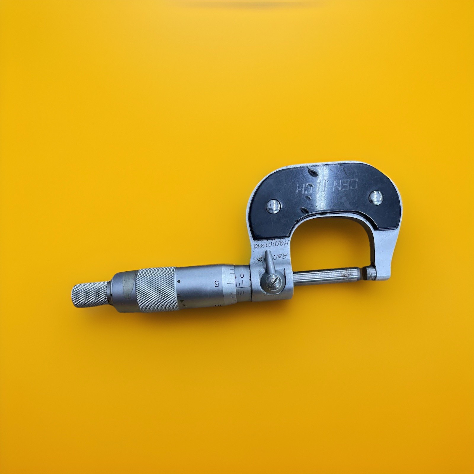 CEN-TECH  Outside Micrometer 0-1 in Mechanical 0.00100 in Resolution