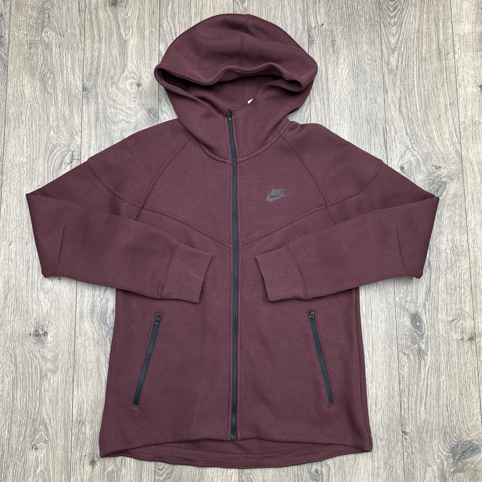 Nike Tech Fleece Jacket Size Medium Womens Burgundy Crush Black Windrunner $135
