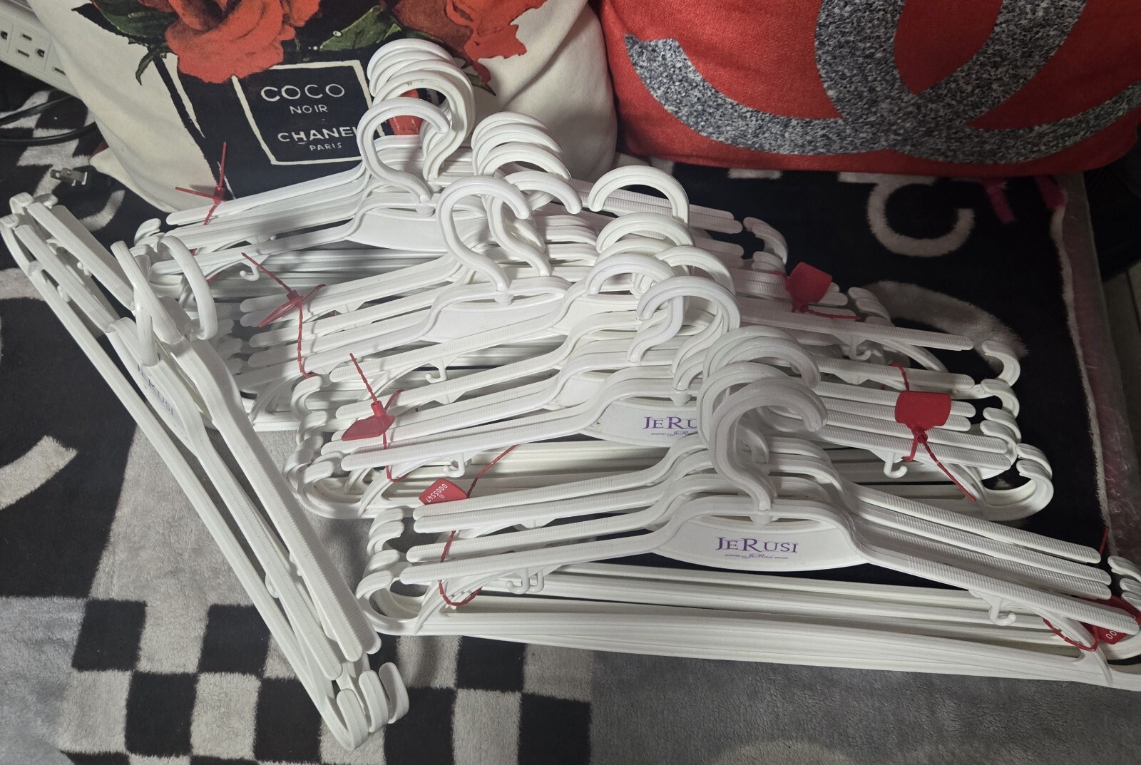 BUNDLE CLOTHING HANGERS 41