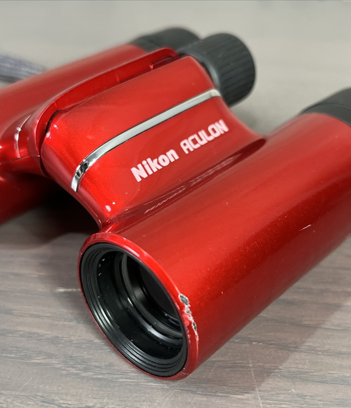 Red Nikon Aculon 8x21 T01 Binoculars