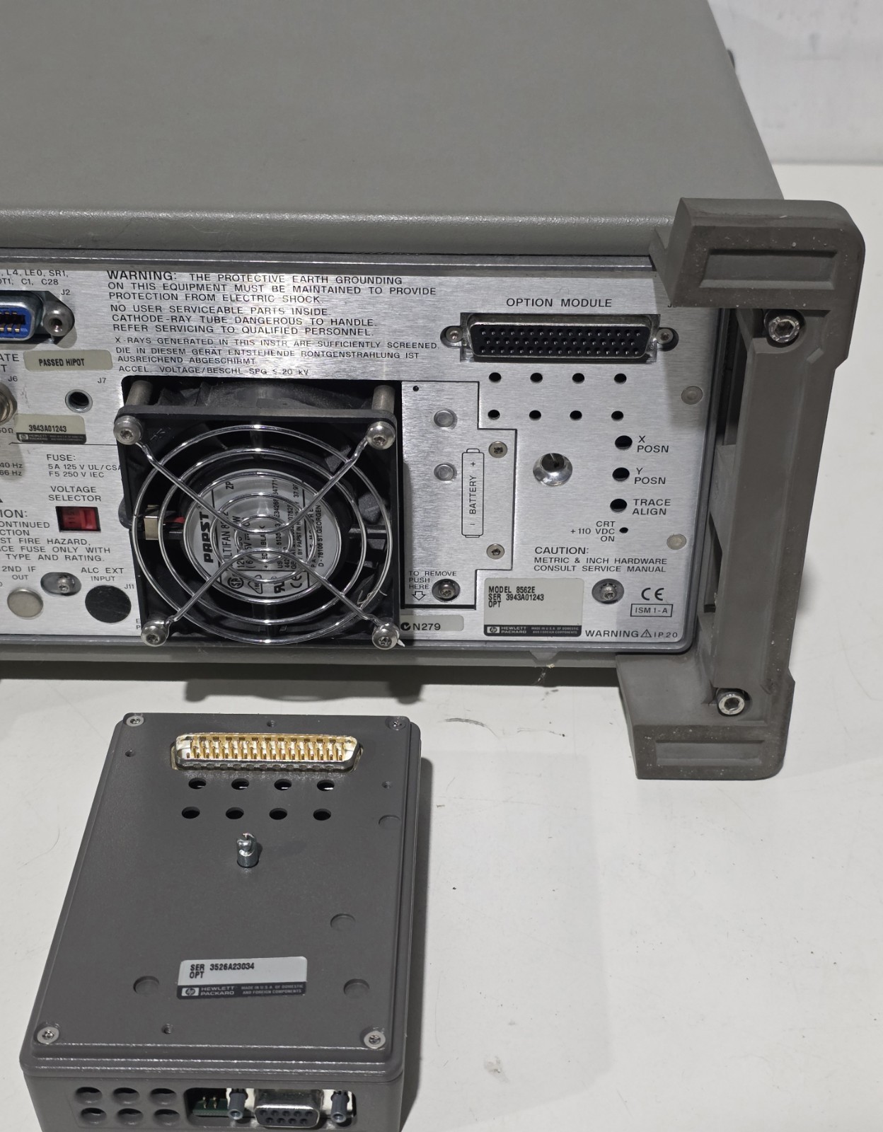 HP 8562E Spectrum Analyzer.