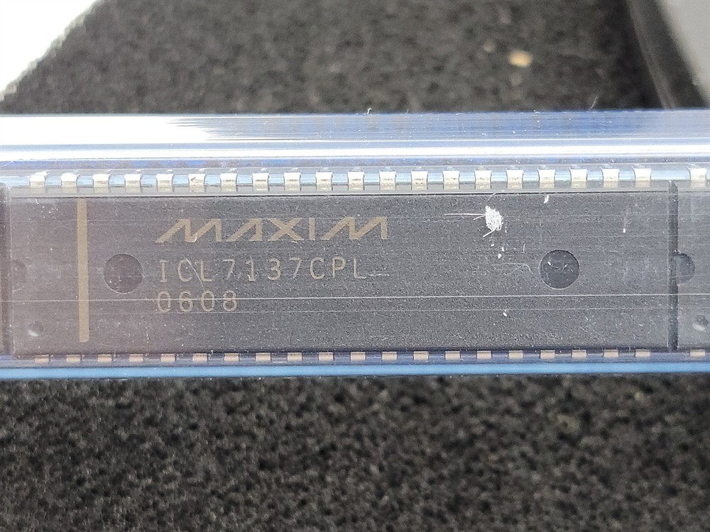 New (5pcs) ICL7137CPL MAXIM IC Converter