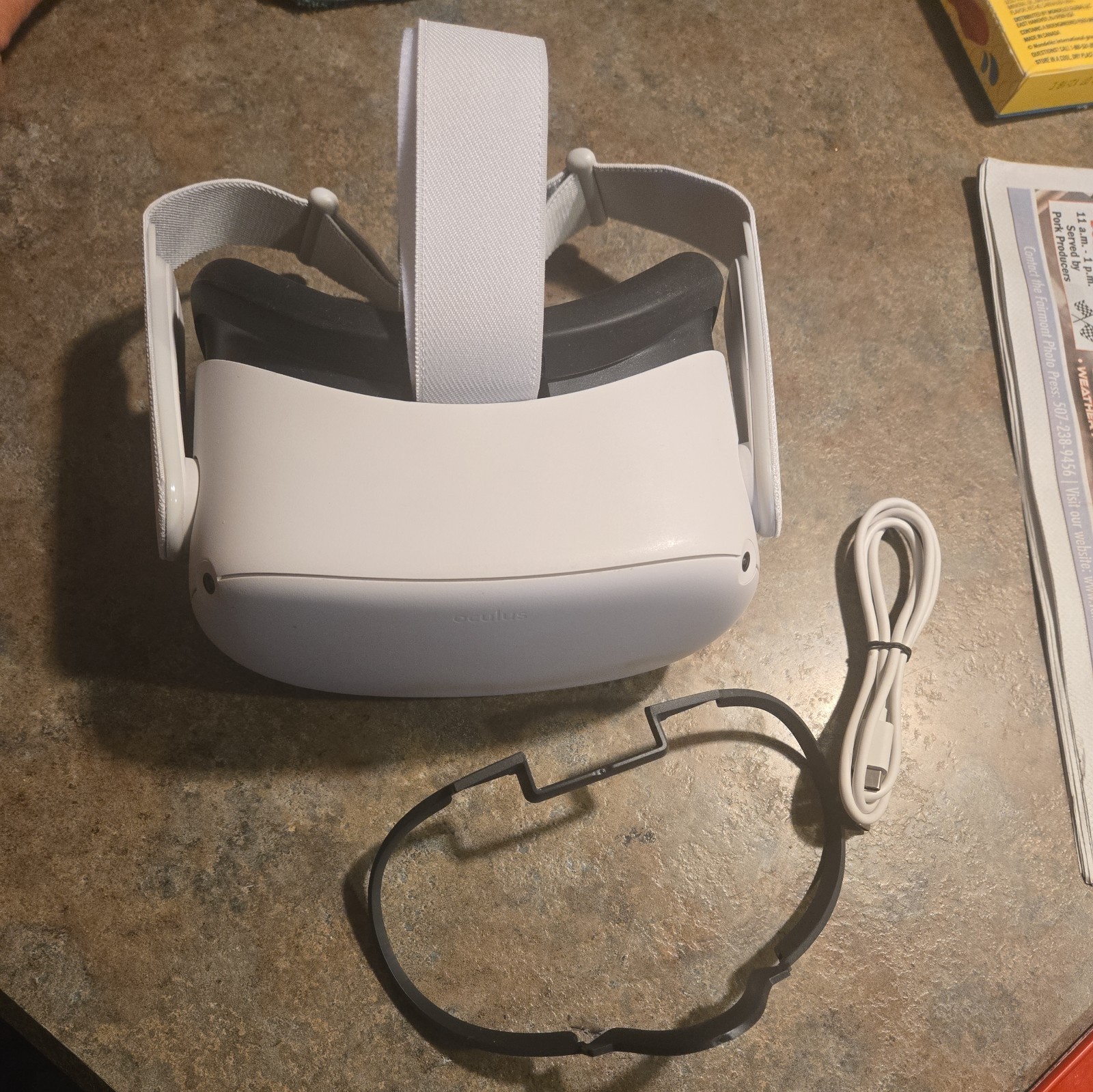Meta Oculus Quest 2 - 128GB  and charge cord