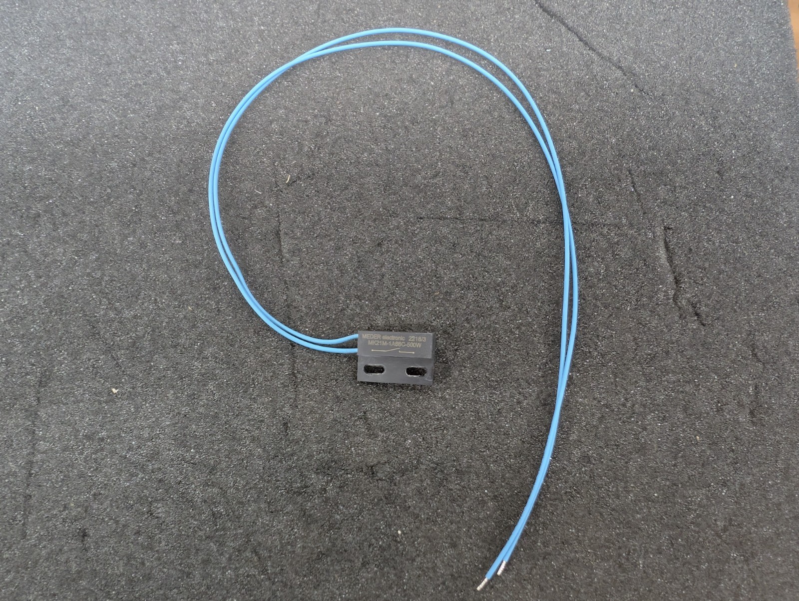 New, Standex Meder, MK21M-1A66C-500W, SENSOR REED SW SPST-NO W LEADS -  Lot of 2