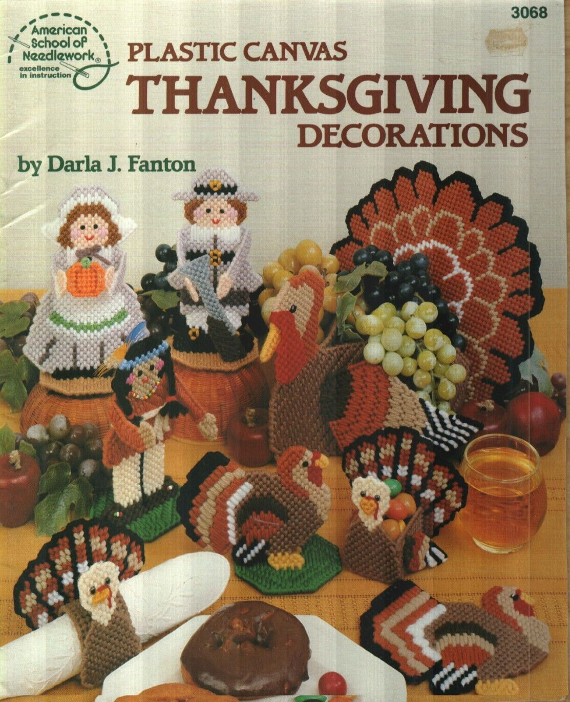 USED THANKSGIVING DECORATIONS TURKEYS & PILGRIMS PLASTIC CANVAS PATTERN BOOK