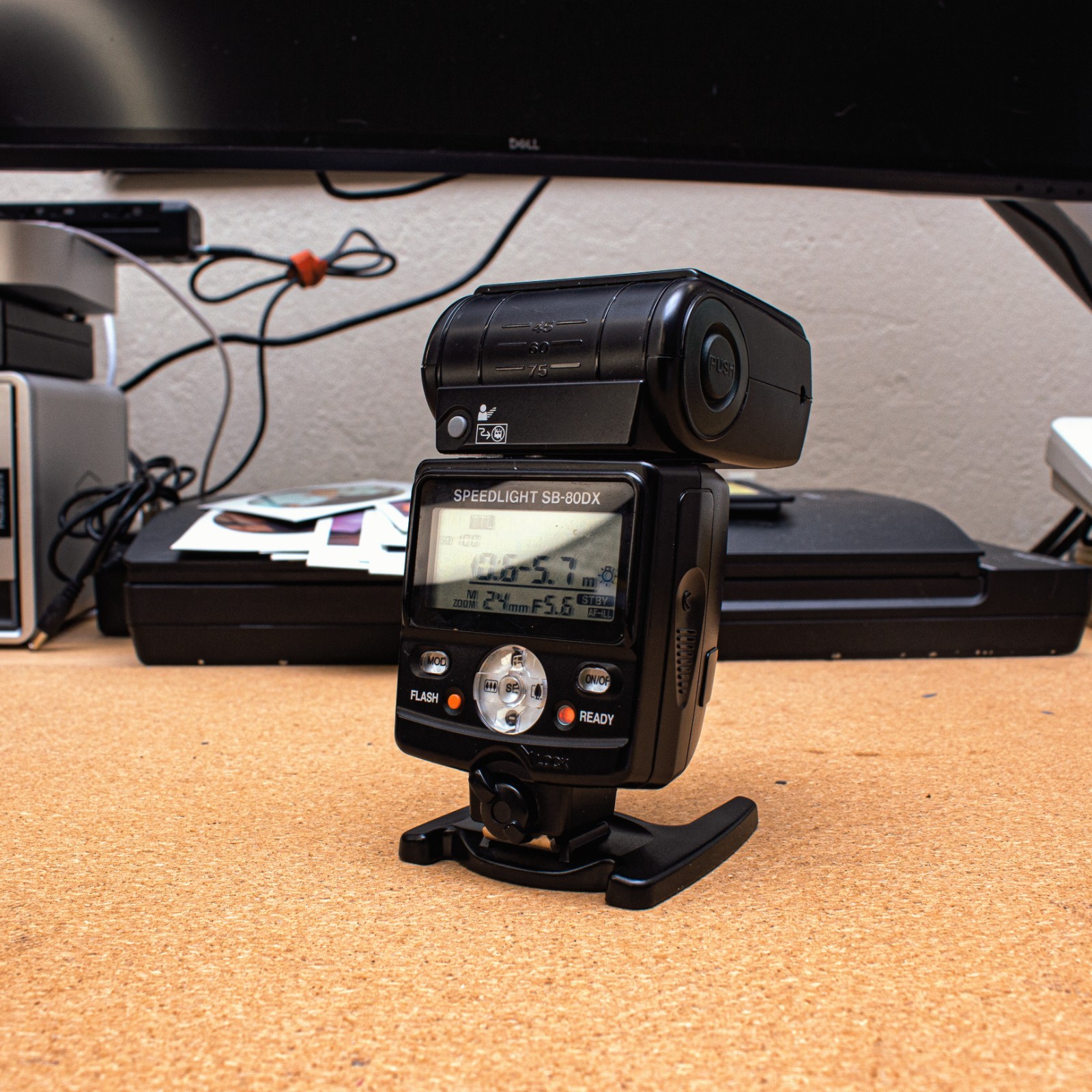 Nikon SB-80DX Speedlight Flash w/Diffuser, Outer Shell