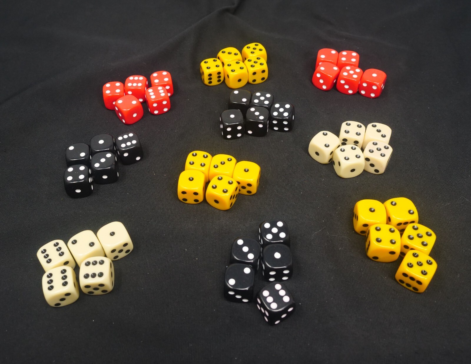 Yahtzee Six Sided Dice Set of of 10 Sets of 5. 50 Total Dice.