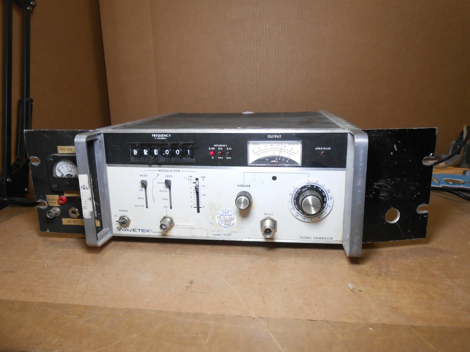 WAVETEK MODEL 3000 SIGNAL GENERATOR