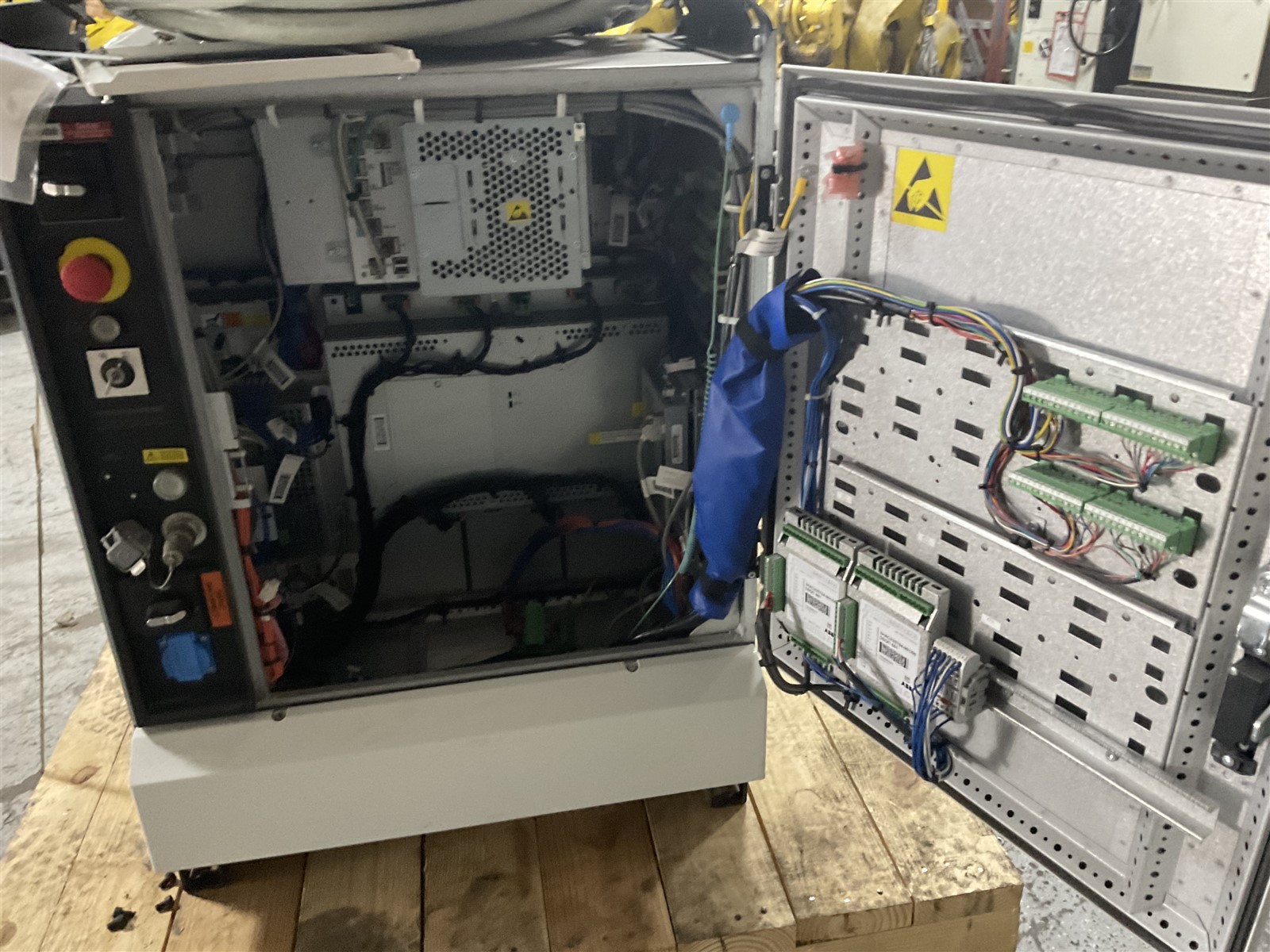 ABB ROBOT IRB4600 WITH CONTROLLER IRC5 SN: 4600-104574