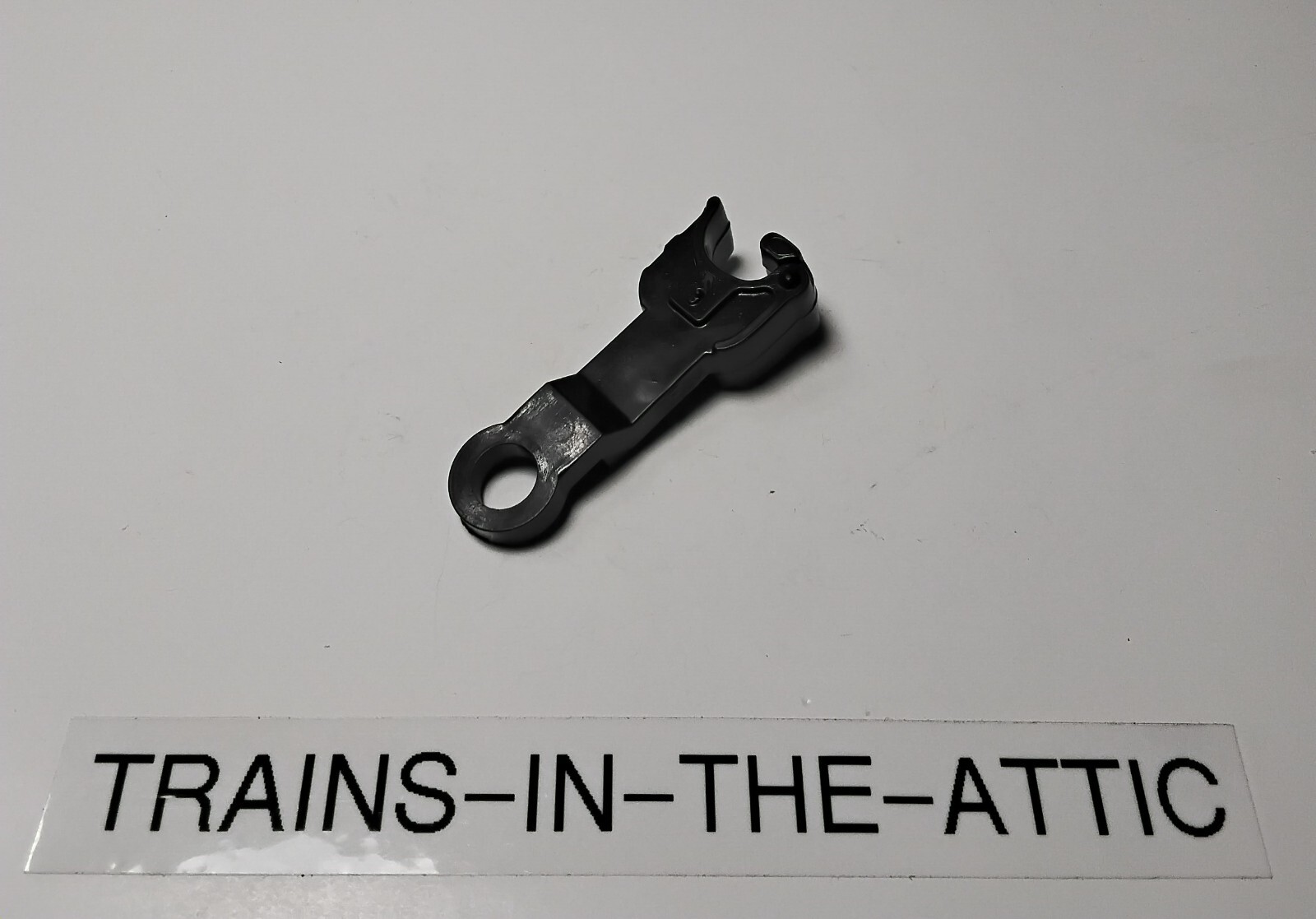 LIONEL 55 TIE JECTOR DUMMY COUPLER PRR. NEW BLACK PLASTIC PART 55-28