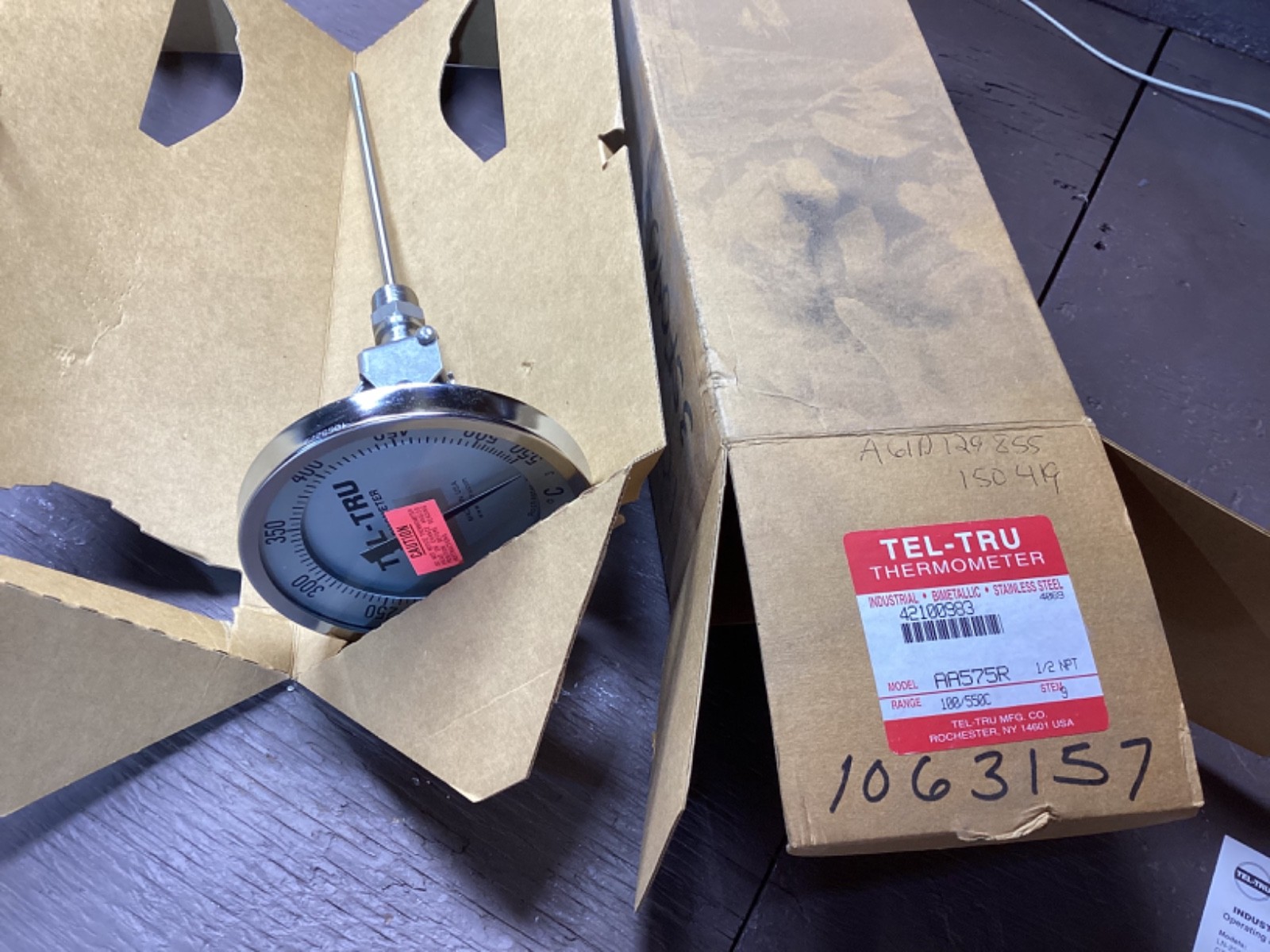 Tel-Tru Stainless Steel Thermometer AA575R 100-550 Deg C 1/2"NPT 9in Stem