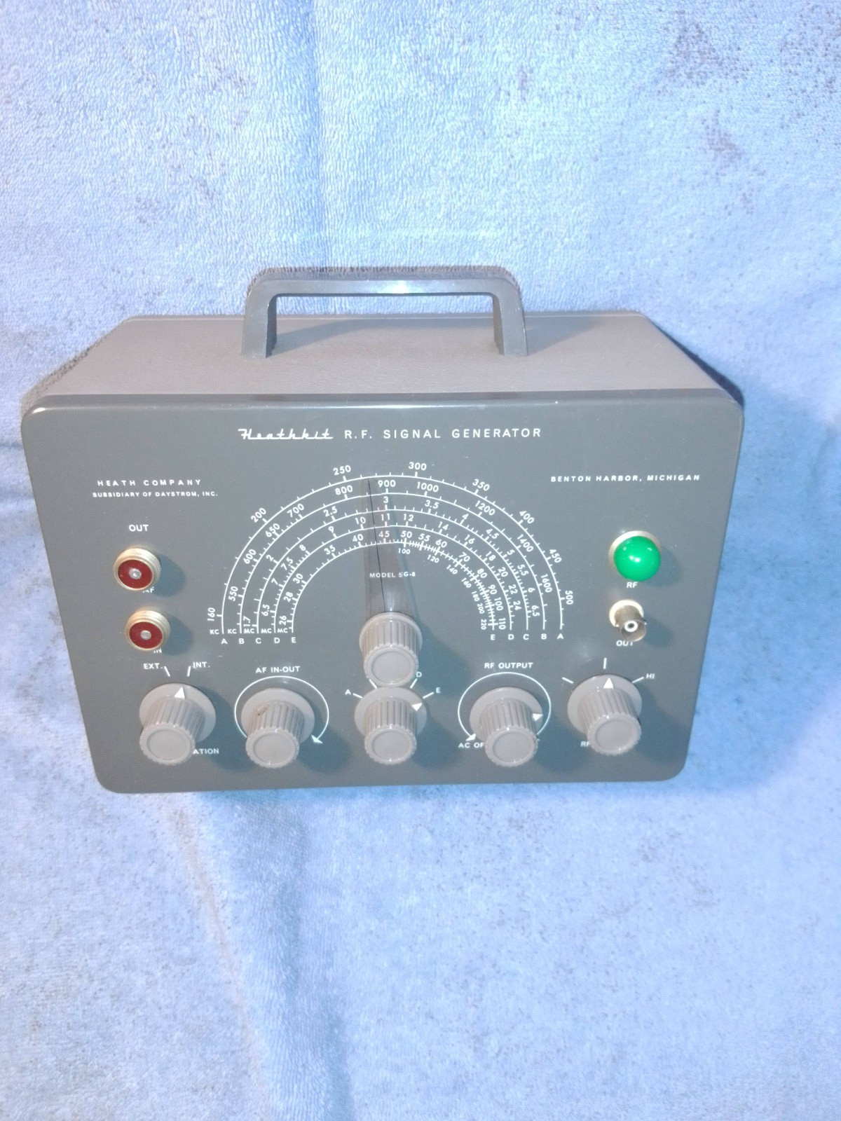 HEATHKIT MODEL SG-8 RF SIGNAL GENERATOR - WORKING