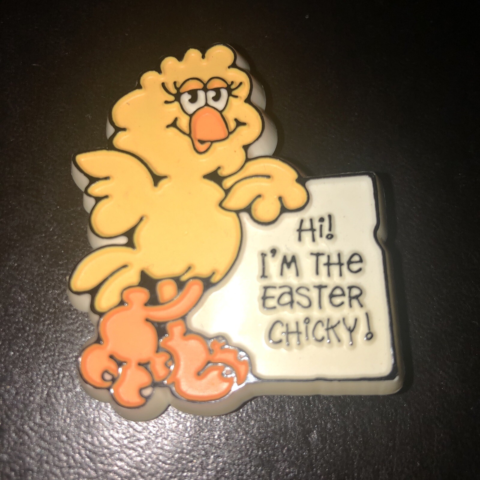 Easter Chicky hallmark pin chick yellow vintage S2jb
