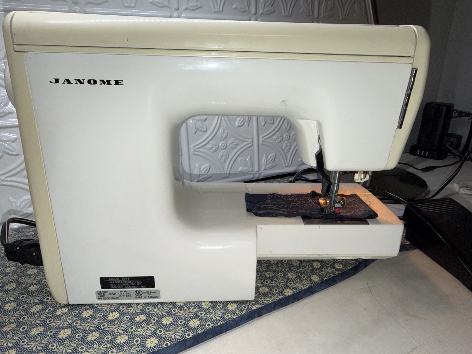 Janome Decor Excel 5018 Sewing Machine. Stitches Great-Reverse Does Not Work.