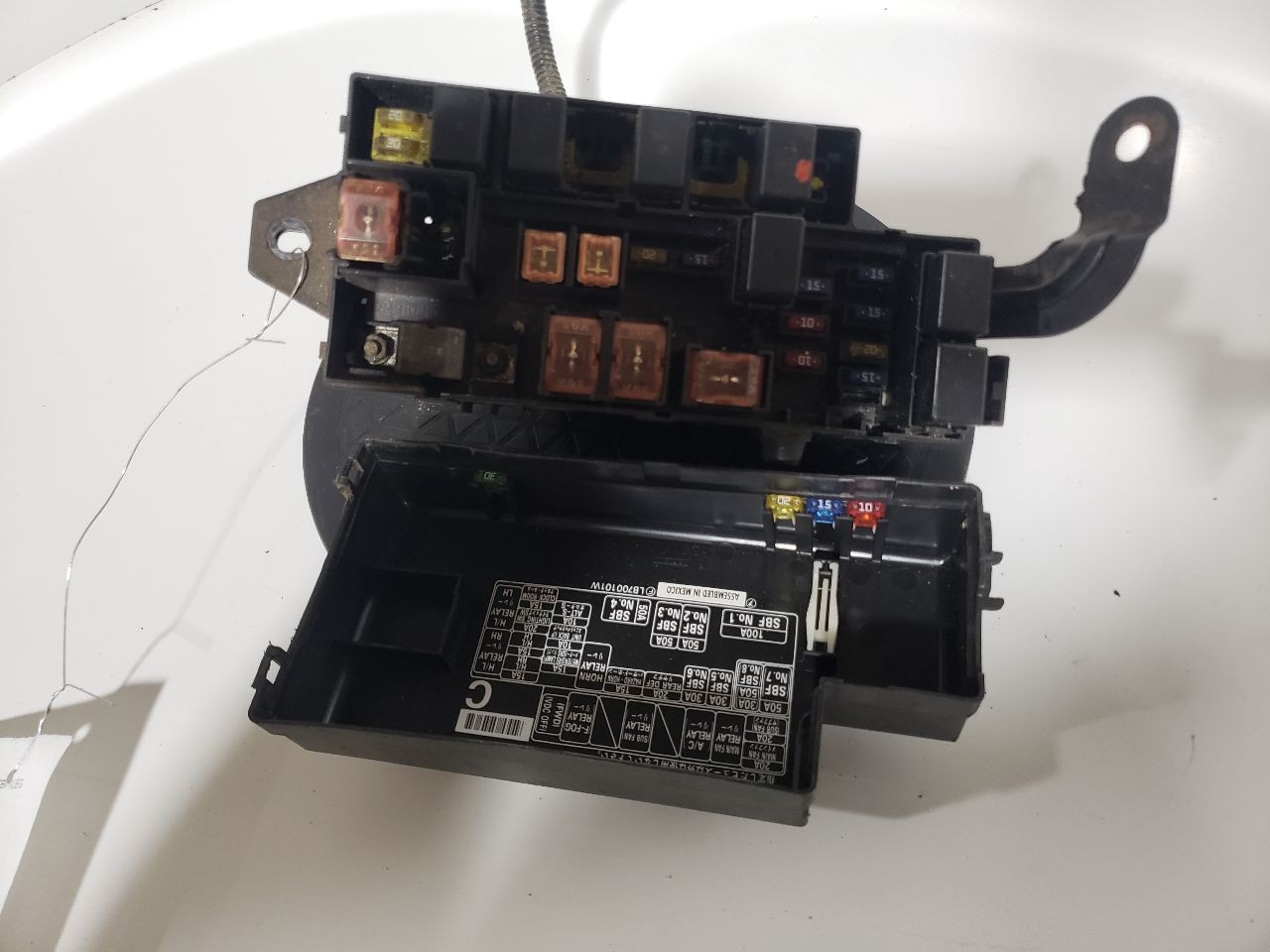 Used Fuse Box Engine fits: 2001 Subaru Legacy engine compartment 2.5 Grade A