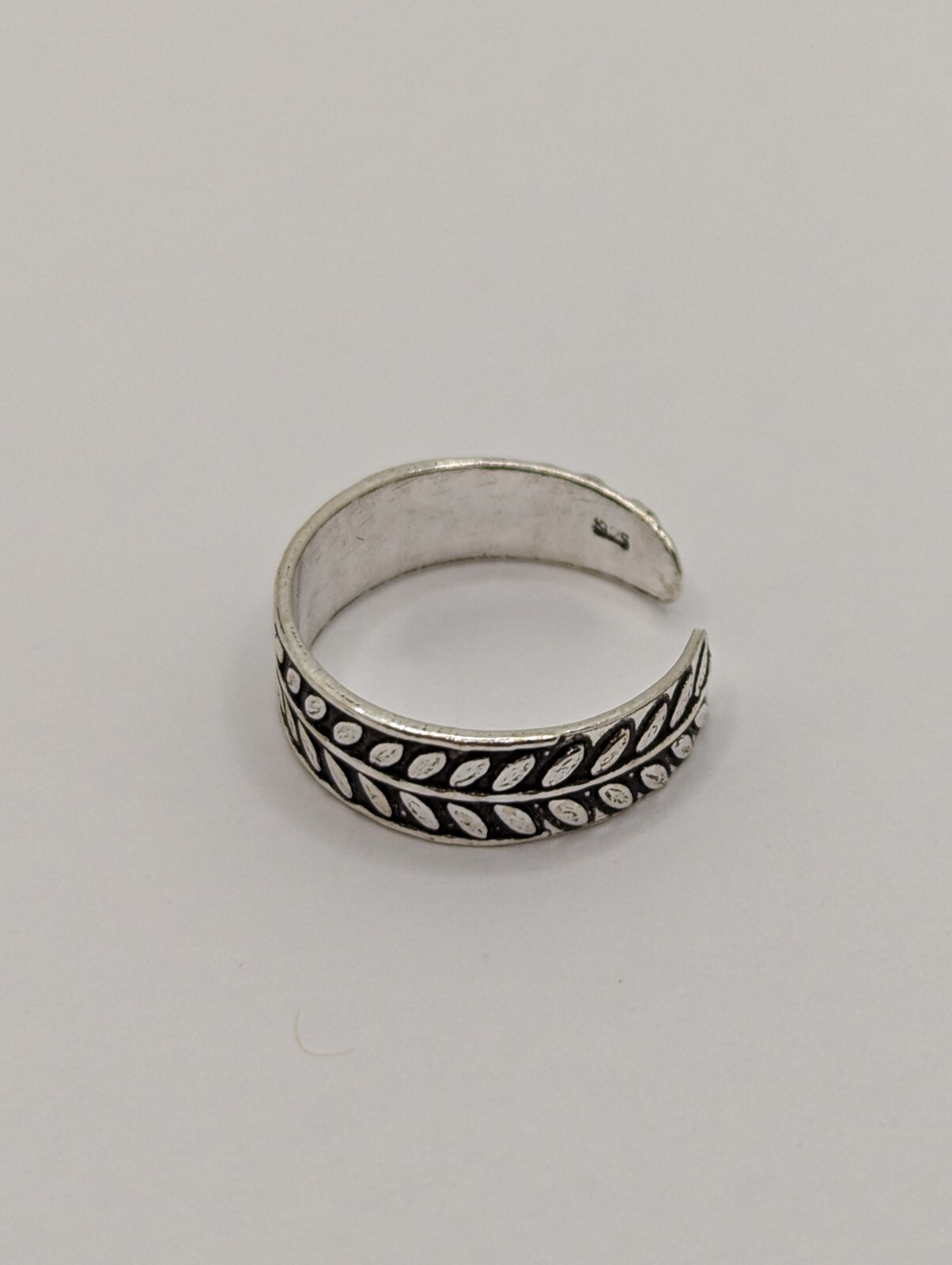 Sterling Silver Toe Ring. Vine With Leaves Design. Adjustable Size. 925 Silver