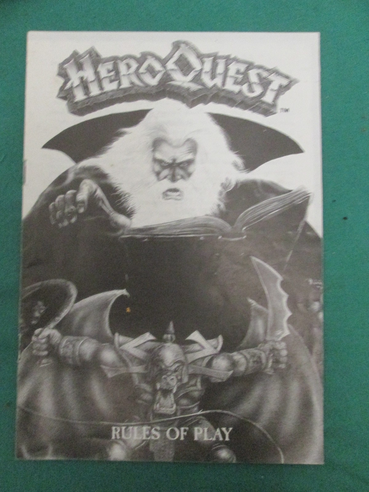 RULE BOOK WITH MAZE QUEST - 1989 ORIGINAL MB GAMES - HERO QUEST