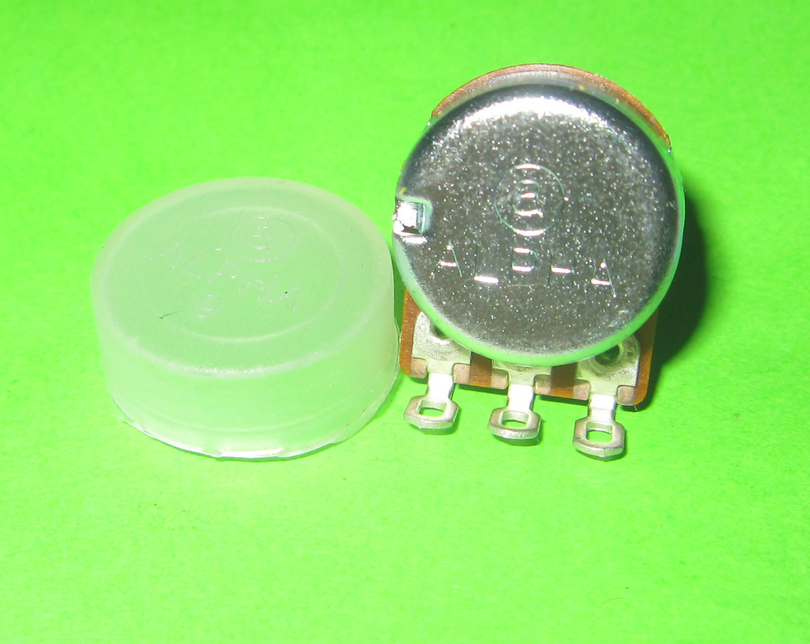 Alpha 100k ohm Linear Taper Pot, Solder Lugs, Split Shaft, 17mm Potentiometer EJ