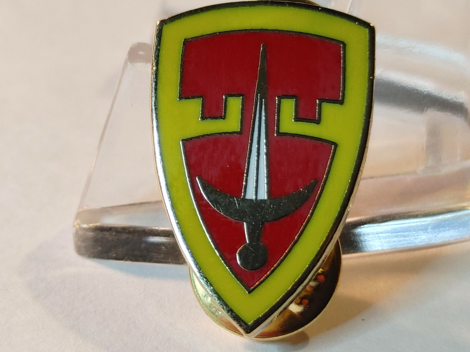 NEW MILITARY ASSISTANCE COMMAND HAT/LAPEL PIN