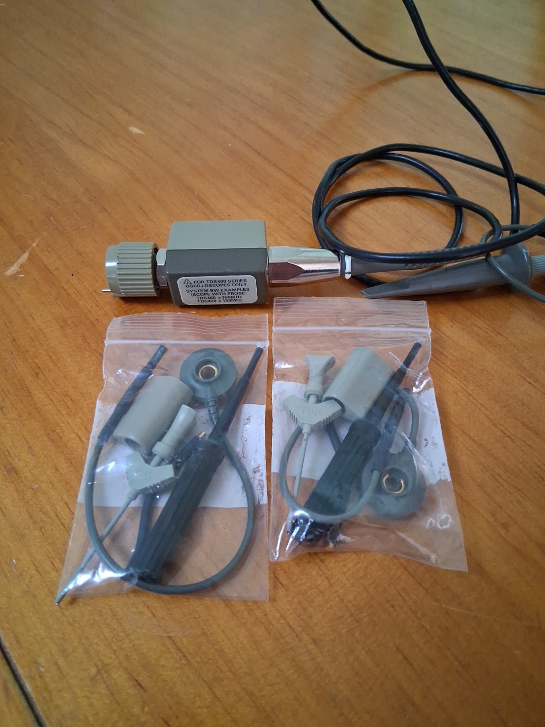 Passive oscilloscope probe from Tektronix Tek P6138.