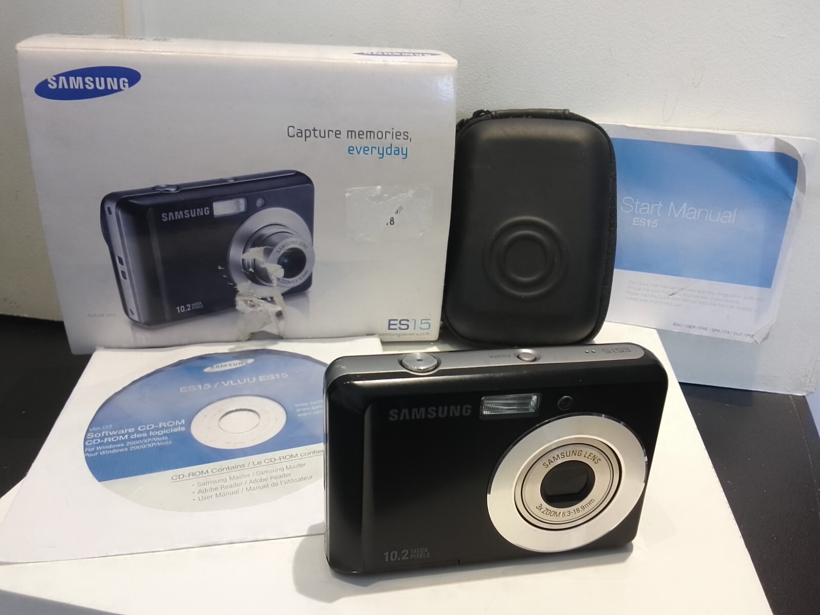 Samsung ES15 Digital Camera Black with box & Case . For repair or parts.
