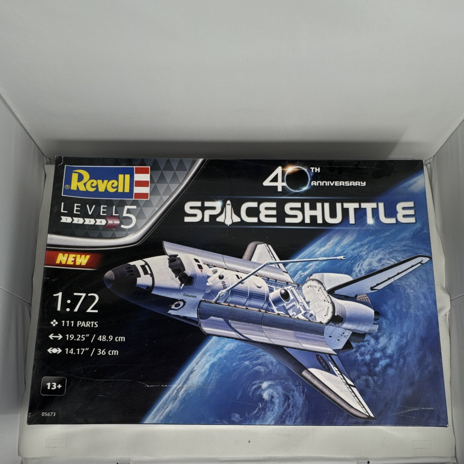 Revell Space Shuttle 40th Anniversary 1:72 Skill 5 05673 13+ LIGHT BOX DAMAGE