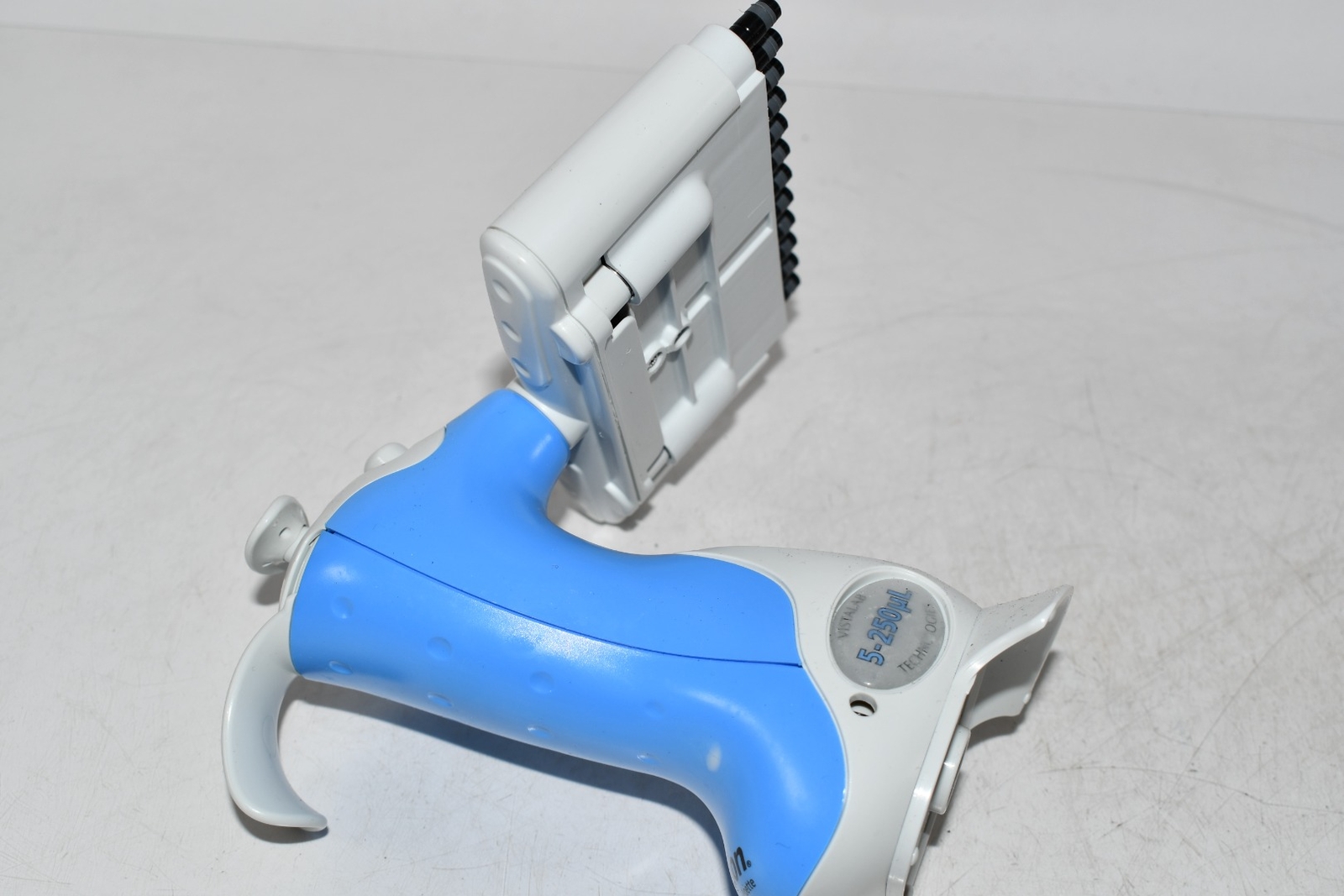 Vista Lab Ovation 8 Channel Electronic Ergonomic Multichannel Pipette, 5.0-250uL