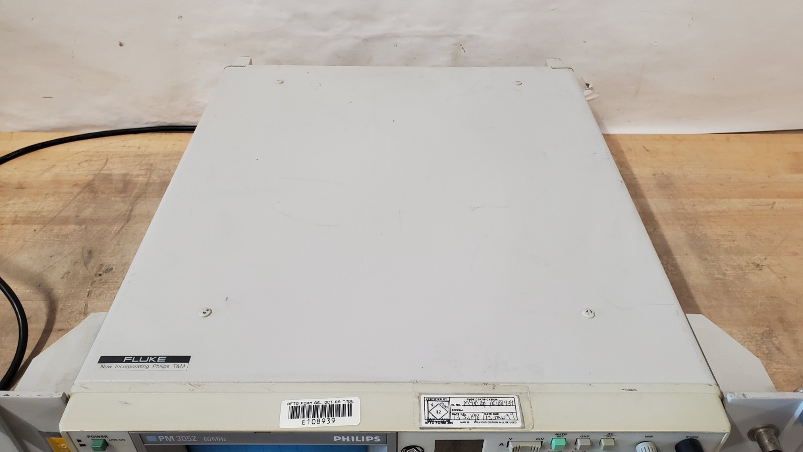 PHILIPS / FLUKE PM 3052 OSCILLOSCOPE - WORKS, READ