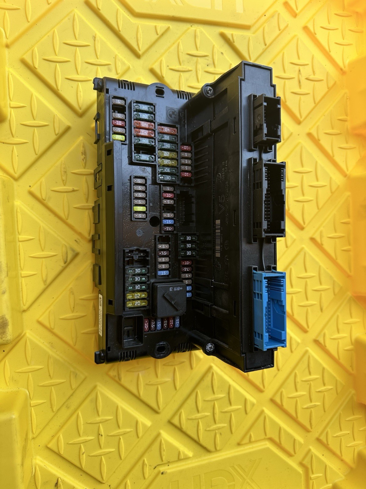 2009 BMW F01 F02 740i 750i CABIN INTERIOR FUSE BOX OEM# 9151320-03