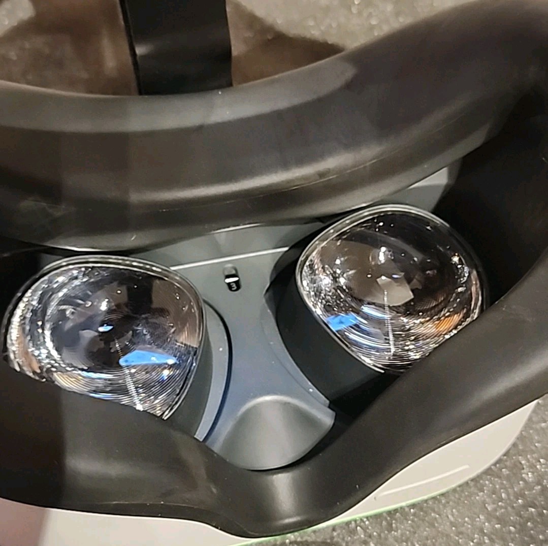 VR Virtual Reality Headsets W/ Controllers And Case Free Shipping!!