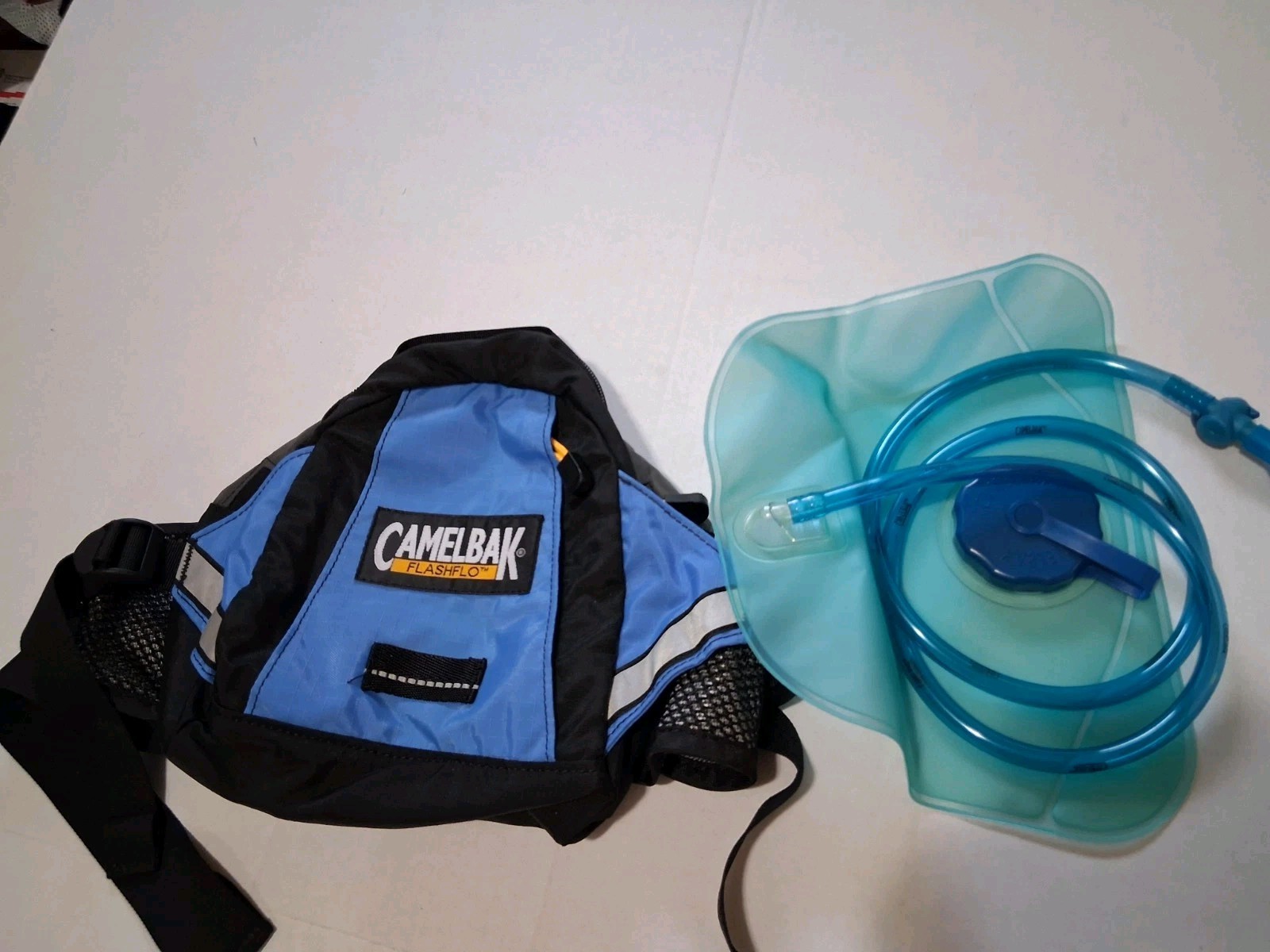 Camelbak Flashflo Hydration Waist Fanny Pack Blue Hiking With Bladder Running