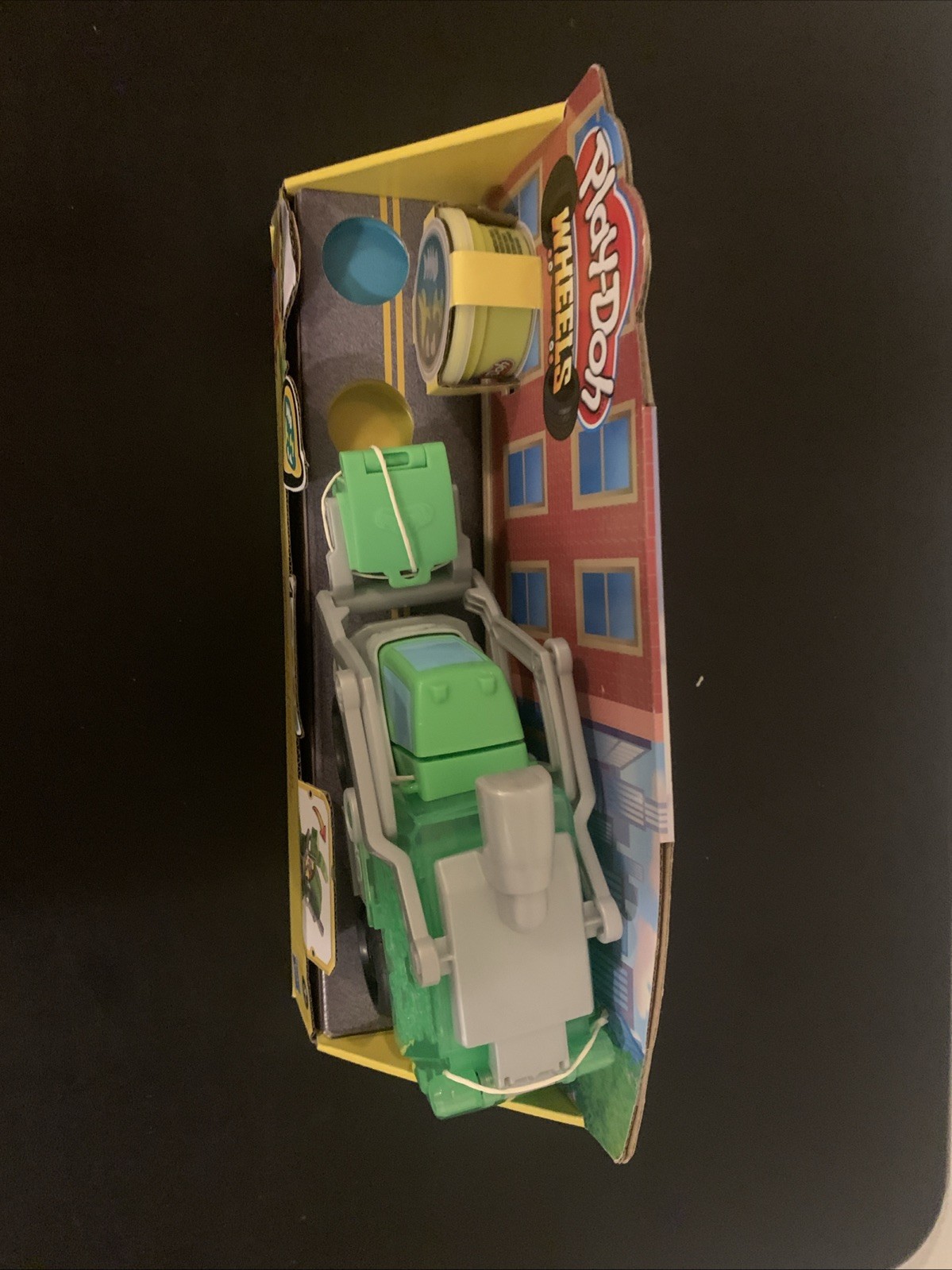 Play-doh Wheels 2-1 Garbage Truck Play set New