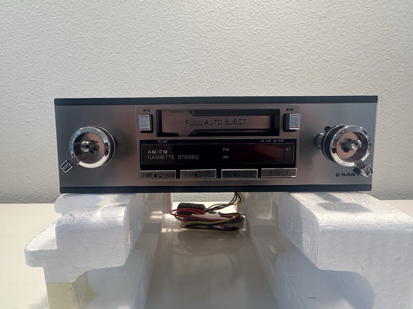 VINTAGE Sanyo FT-C10 Indash Mini AM/FM Cassette Car Stereo *NEW OLD STOCK