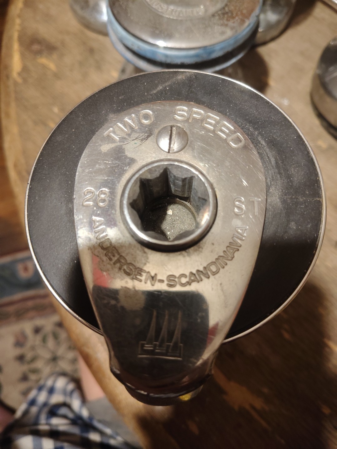 Anderson 28 Self-tailing Wrench Two Speed