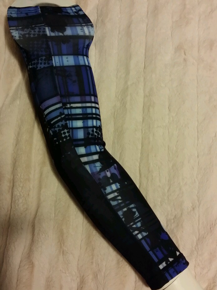 2 compression sleeve, blue grunge