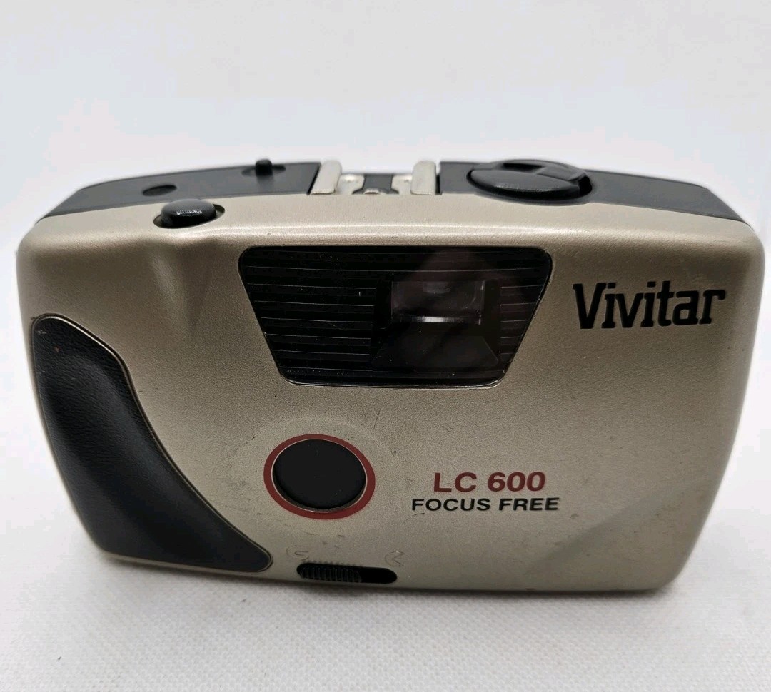 Vintage Vivitar LC 600 Focus Free 35mm Film Camera Point and Shoot - Silver