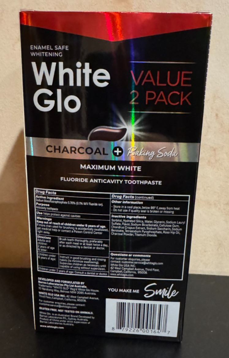WHITE GLO Maximum White toothpaste 2x5.2 Oz + 1 Toothbrush Charcoal+ Baking Soda
