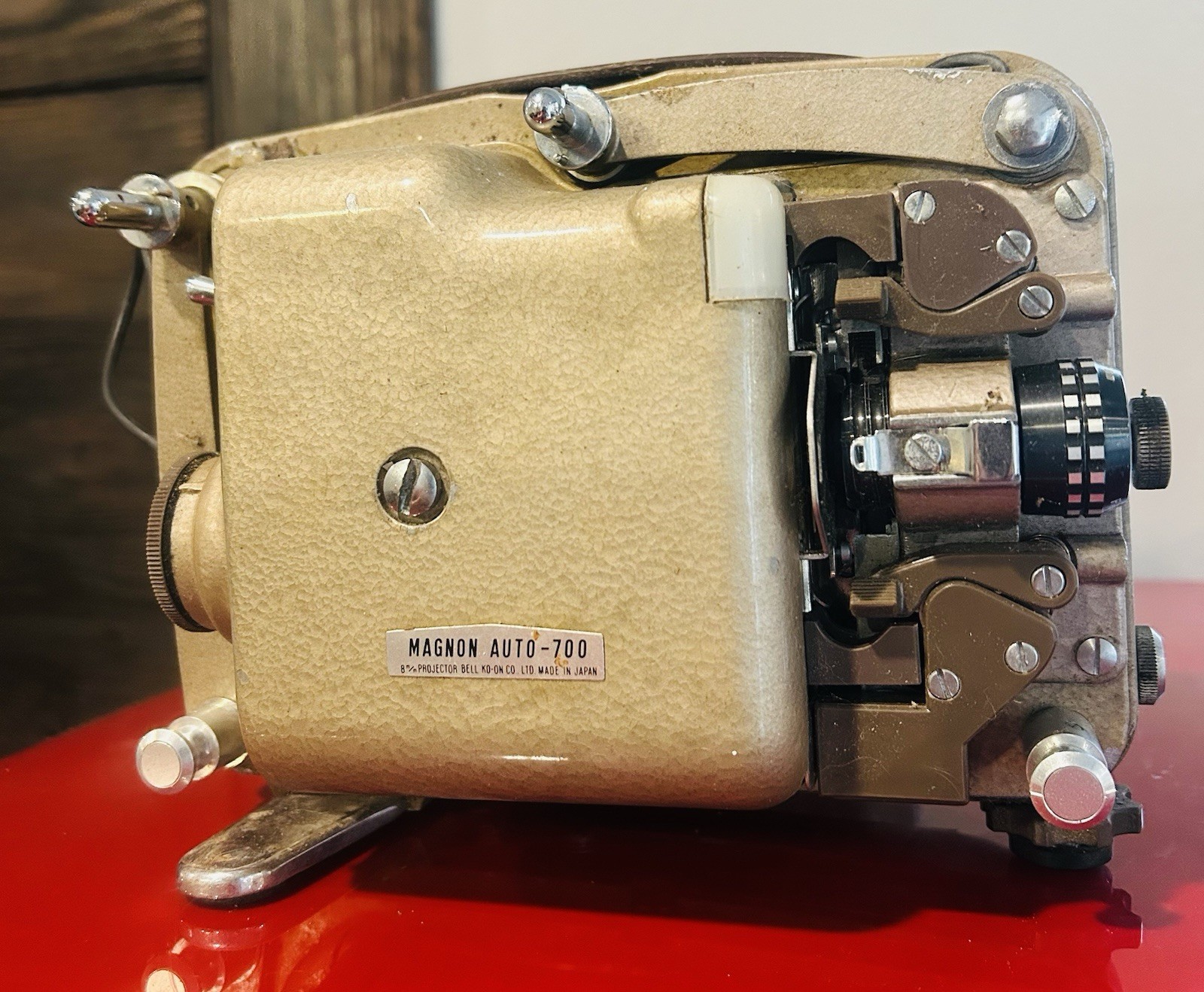 Magnon Auto-700 8mm film projector