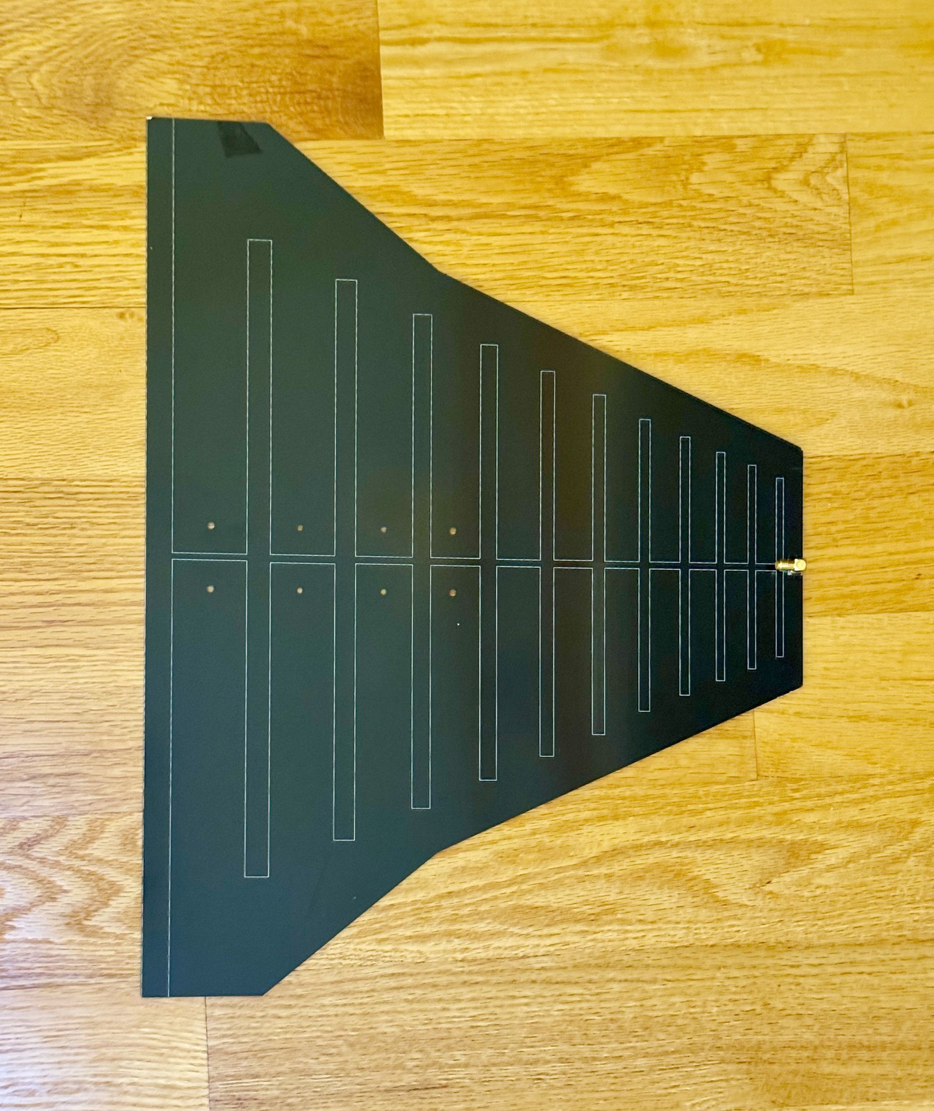 Log Periodic UHF Directional PCB Antenna with SMA Connector for EMI Test & RF