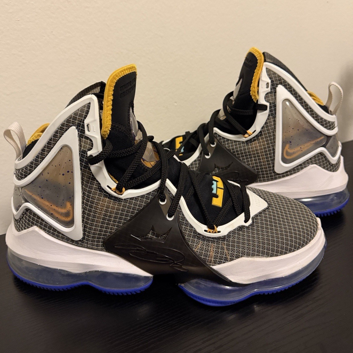 Nike LeBron 19 Unisex Kids Mid Top Lace-Up Basketball Sneakers Gray/Gold 12
