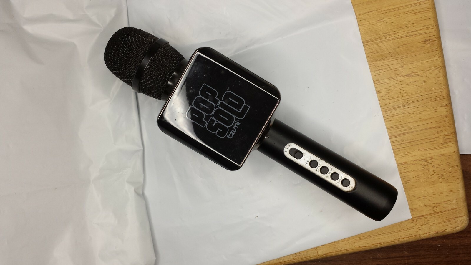 Pop Solo Karaoke Microphone Bluetooth Wireless Smartphone Black Tzumi
