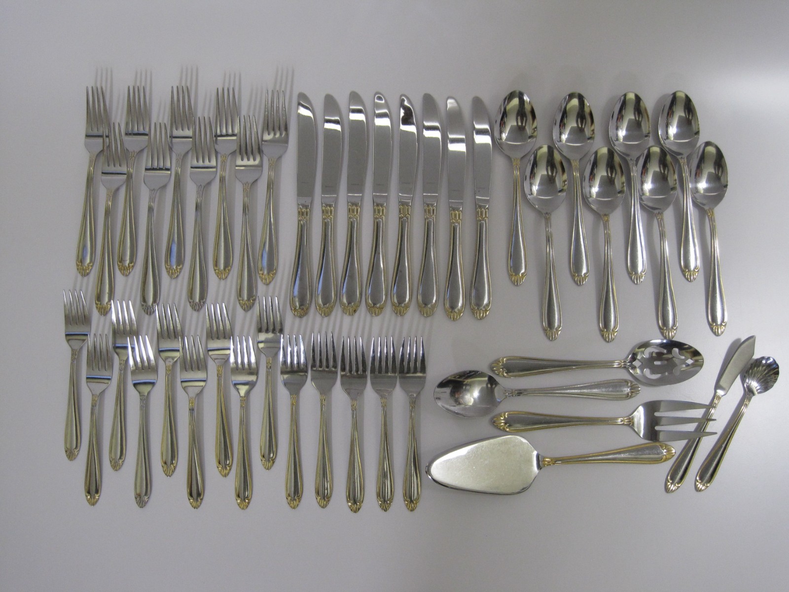 Hampton Silversmiths #247 Abigail Gold Accent Stainless Flatware 45pcs