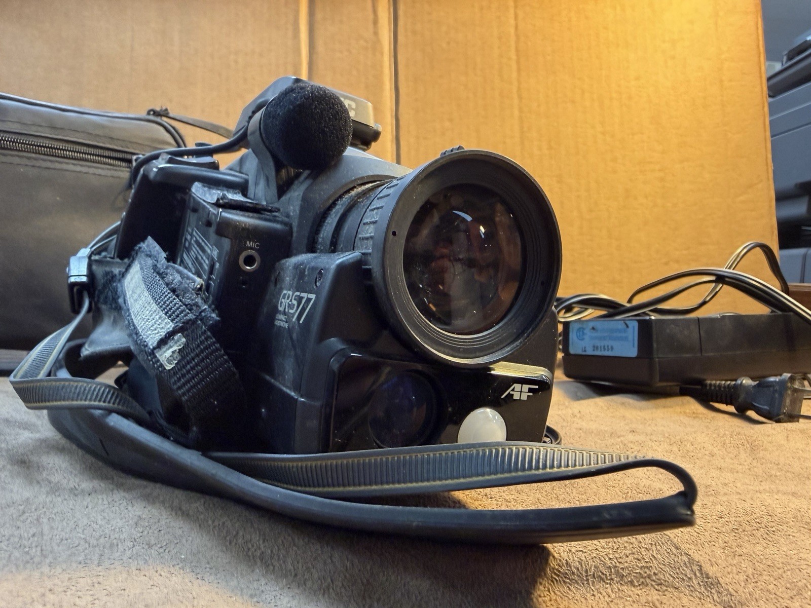 JVC Camcorder GR-S77E VHS-C Camcorder, As Is, Powers On Read Description