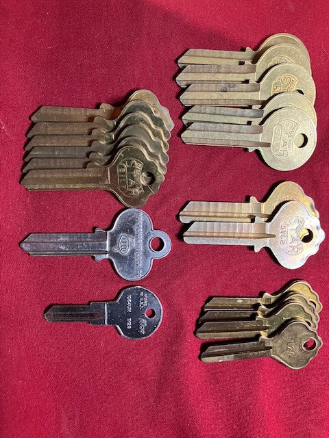 Lot Of 19 Assorted IN Keyblanks, For Ilco Locks