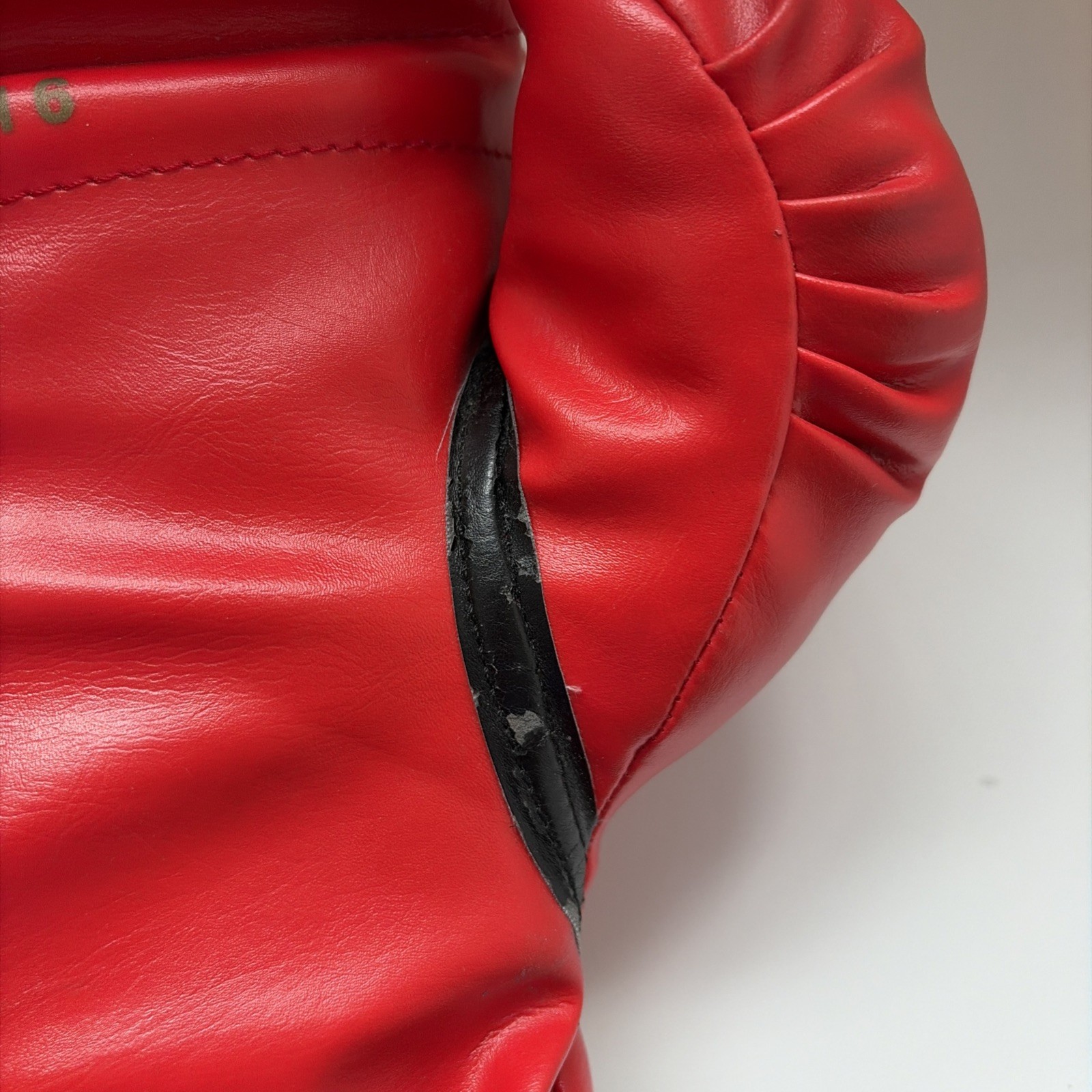 Everlast 16oz Laceless Boxing Gloves - Red