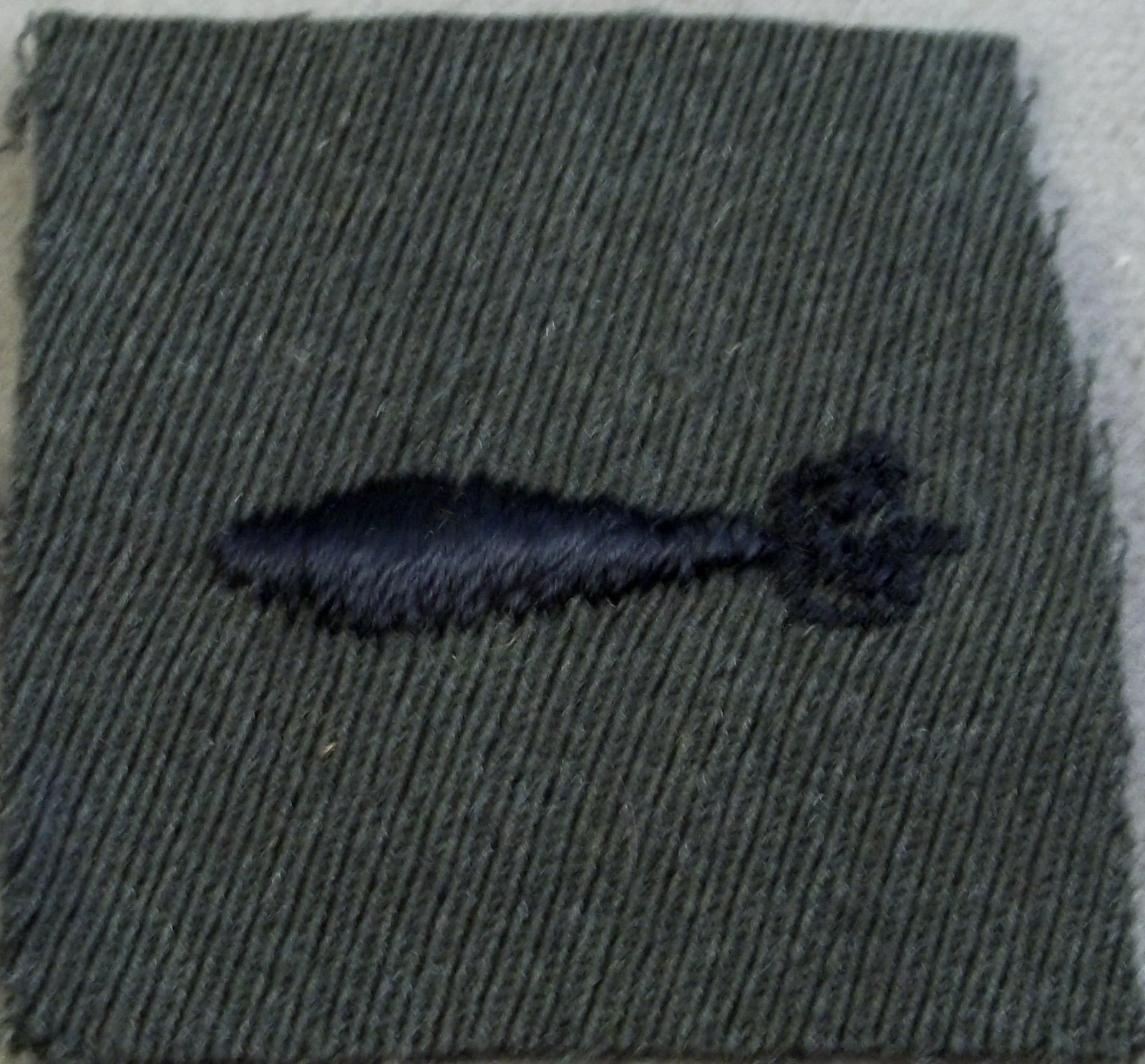 US Navy Torpedoman's Mate Specialty Mark Insignia On Green Gabardine Cloth