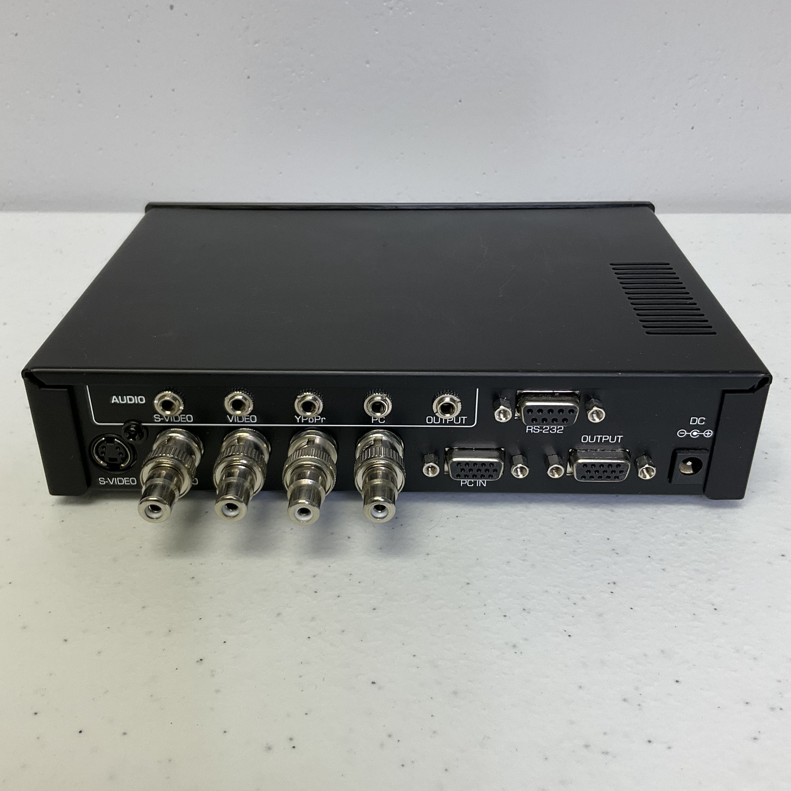 Hall Research HRT TVB-400 (scaler / switcher)